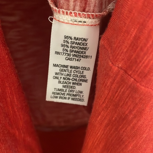 MOSSIMO SHORT SLEEVE BANDED BOTTOM OMBRÉ TOP - Picture 5 of 5